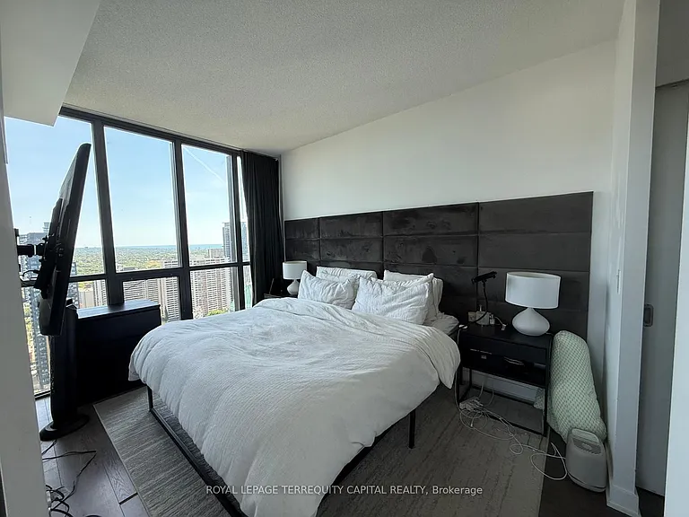 110 Charles St E #3506 — Photo 9