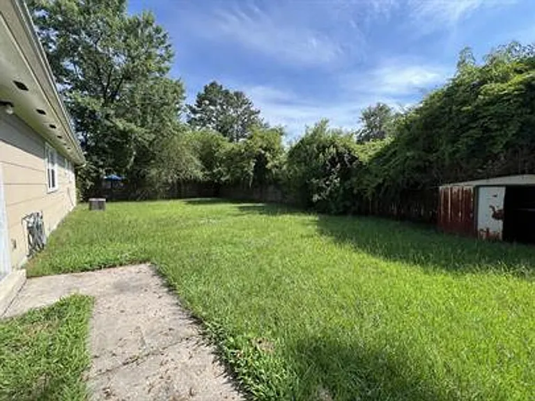 504 Holly Ct — Photo 13
