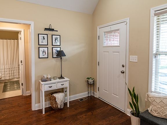 5th image of 1688 Barrywood Cir E