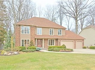 27728 Royal Forest Dr, Westlake, OH 44145
