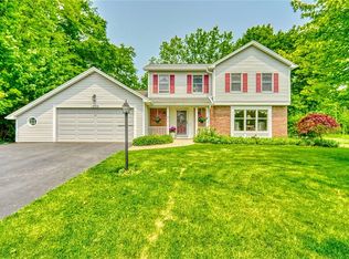 1236 Hardwood Ln, Webster, NY 14580