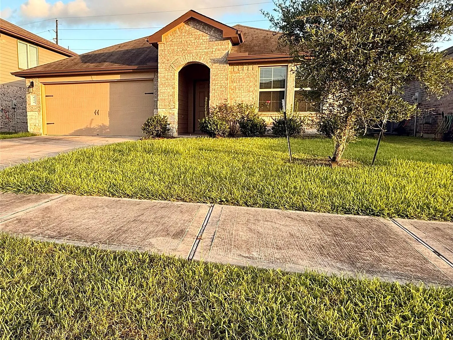 4 bed, 3.0 bath, 2078 sqft, $2,425 — Photo 4