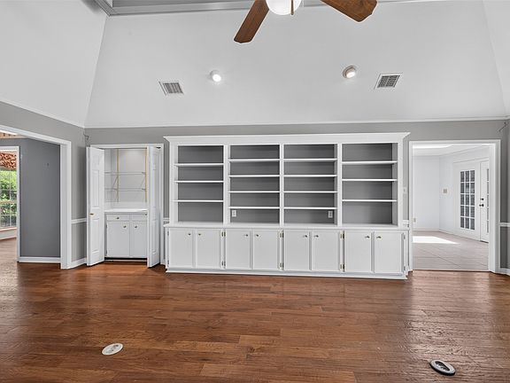 5th image of 10005 Thornwood Dr