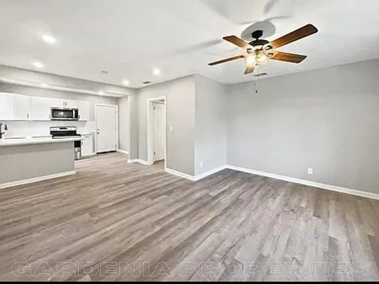 3336 Myra St — Photo 3