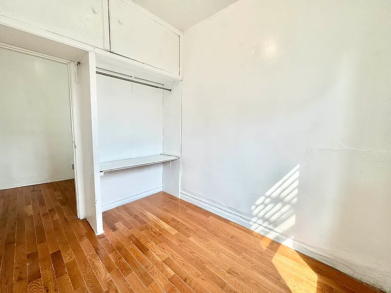 122 31st St #1R — Photo 9