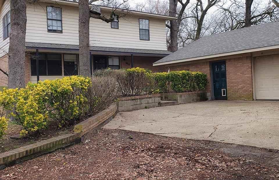 1st image of 300 Edgewood St