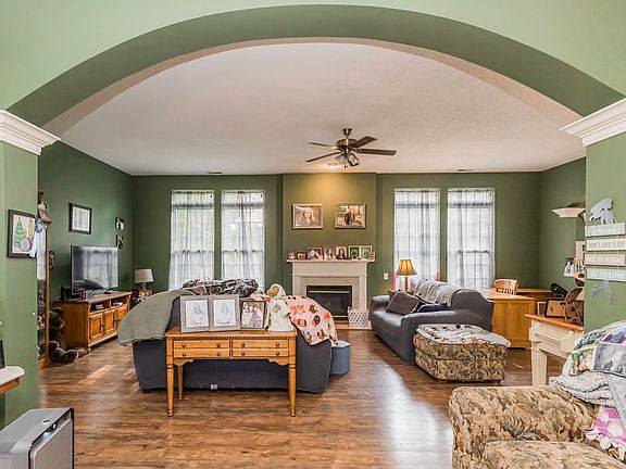 3rd image of 308 S Jade Dr
