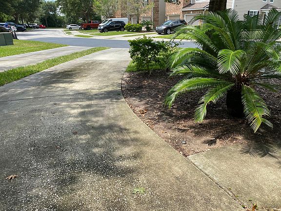 Driveway with space for 2 cars