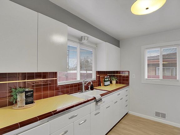 3rd image of 1417 W Kiernan Ave