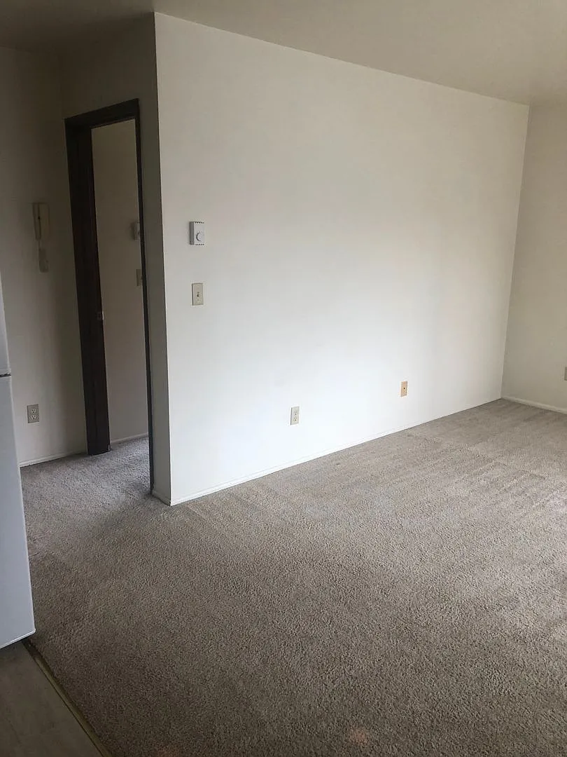 Building Photo - Camelot Apartments