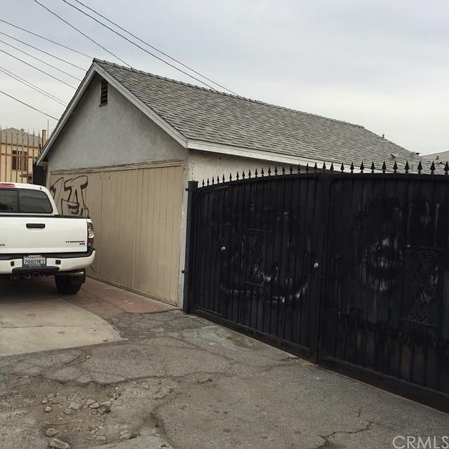 2nd image of 1909 N Santa Fe Ave