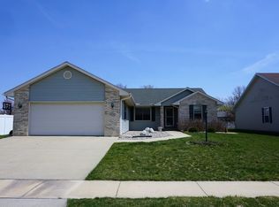 2710 Fieldcrest Dr, Urbana, IL 61802