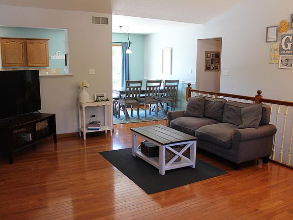 2nd image of 3939 Liverpool Dr