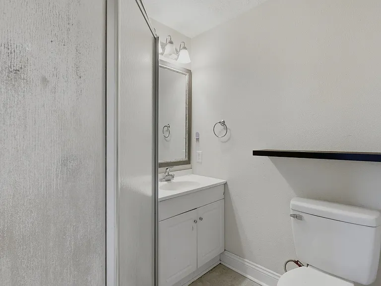 146 Lucille St — Photo 9
