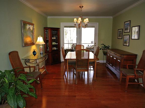 2nd image of 1052 Oak Creek Dr