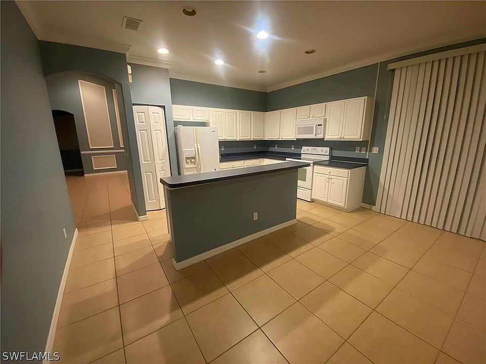 1st image of 589 Genevieve Dr