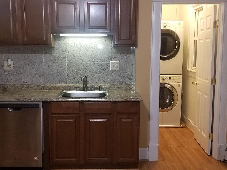 1st image of 387 Burritt St APT 3