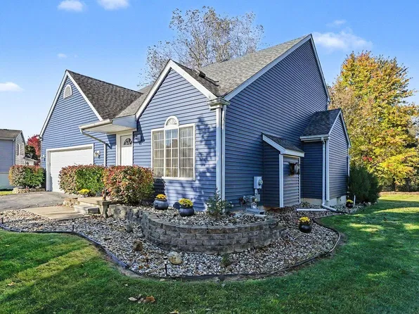 567 Cattail Ln, Pinckney, MI 48169