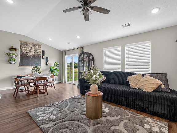 3rd image of 104 Churchill Dr