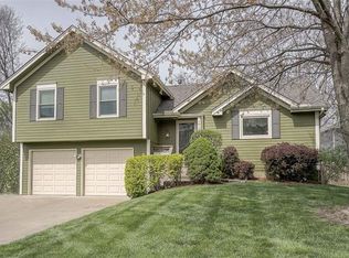 1610 Regency Dr, Kearney, MO 64060