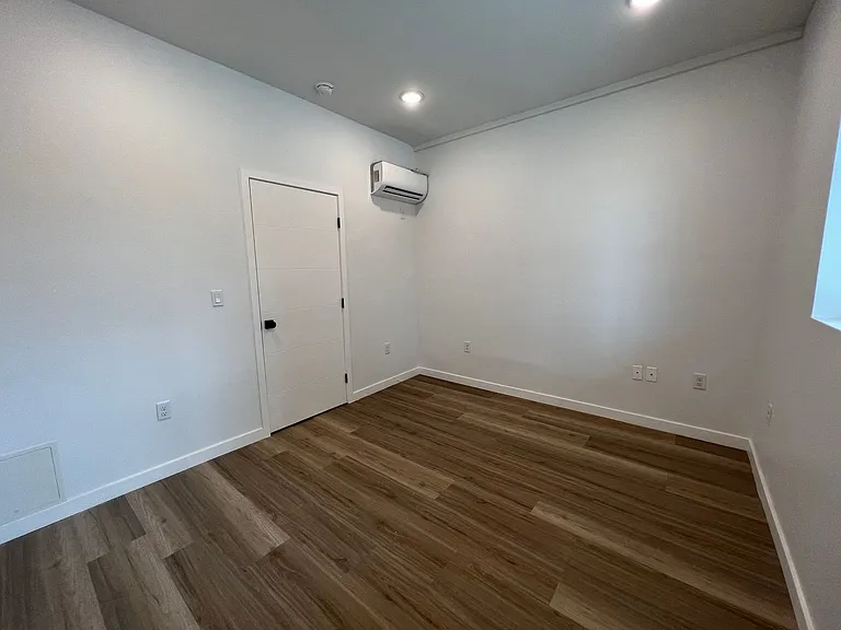 5526 Blackwelder St — Photo 10