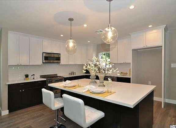4th image of 304 S Mariposa St