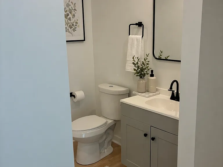 1378 E Fulton St — Photo 7