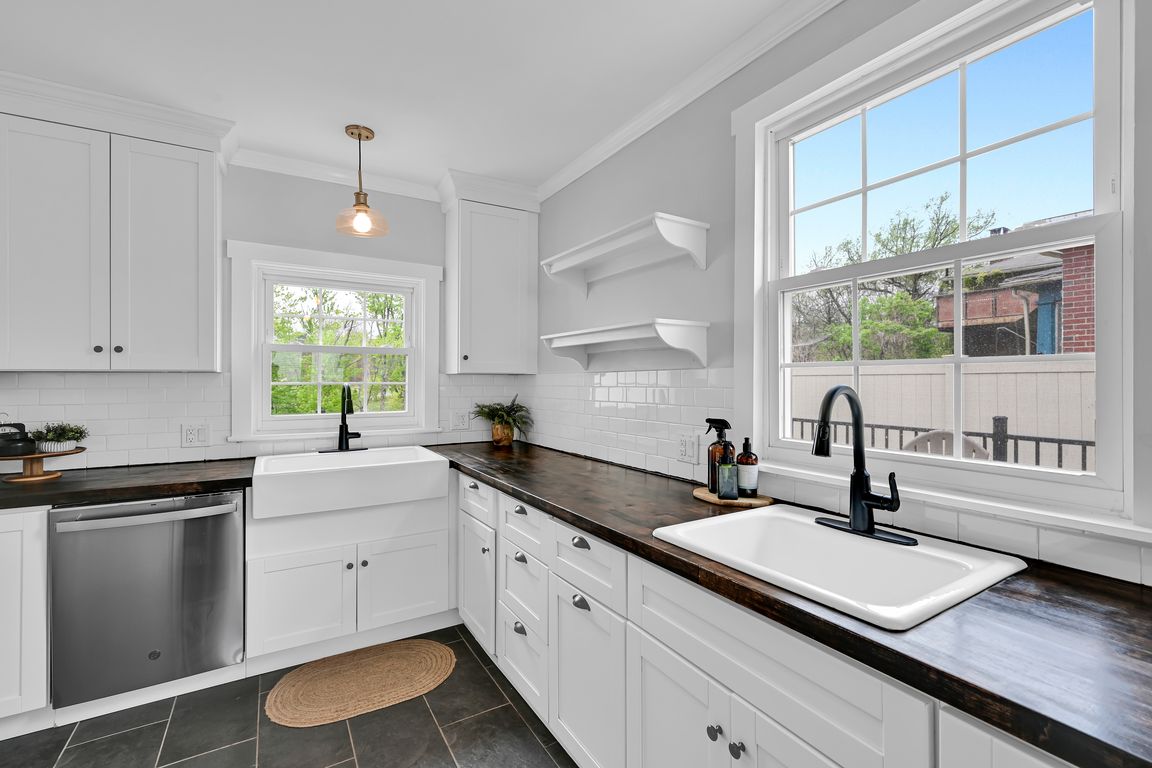 27-Kitchen