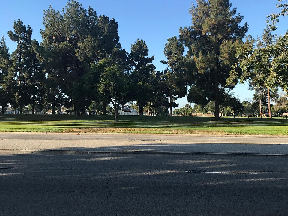 Building directly across from Heartwell Park