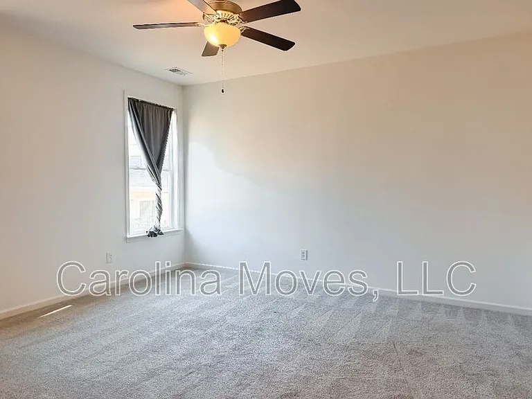 39 Mossycup Rd — Photo 6
