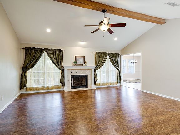 3rd image of 606 Castlebrook Dr