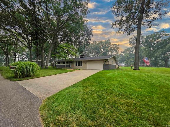 2nd image of 28812 Oakwood Pl