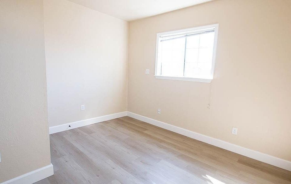 1st image of 760 Canal Aly #1