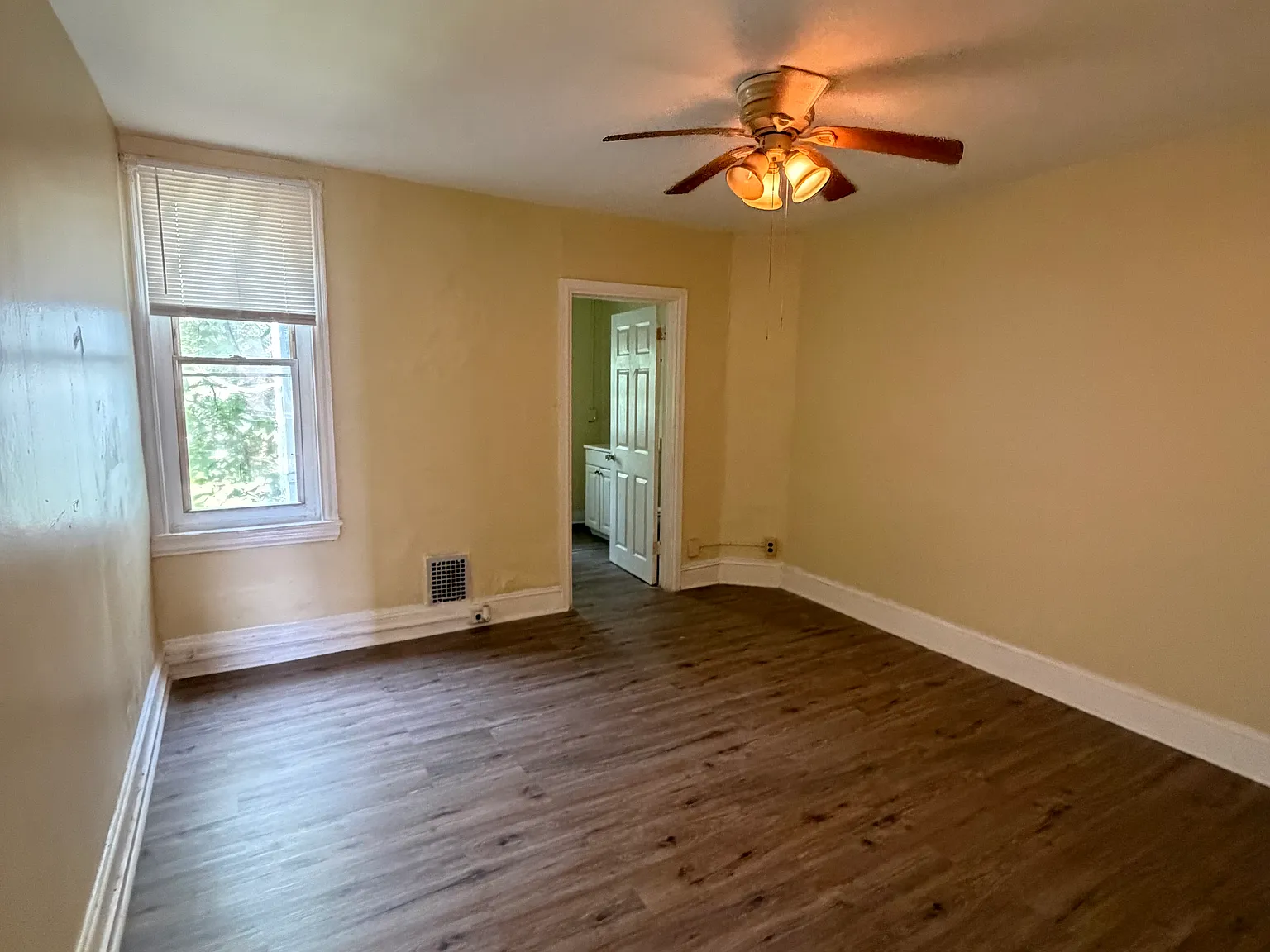 2 bed, 980 sqft, $1,350 — Photo 3