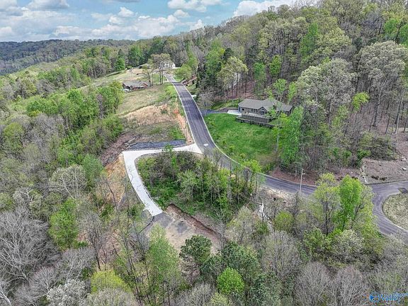 5th image of 3015 Woodvue Rd N