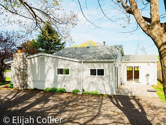2nd image of 9806 Belding Rd NE