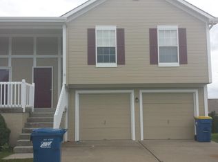 927 Bunting Ln, Liberty, MO 64068