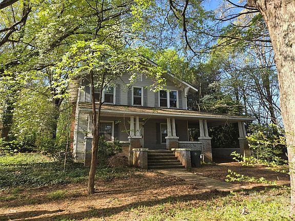 3rd image of 804 Emmanuel Church Rd