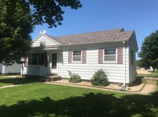 215 NW Washington St, Hopedale, IL
