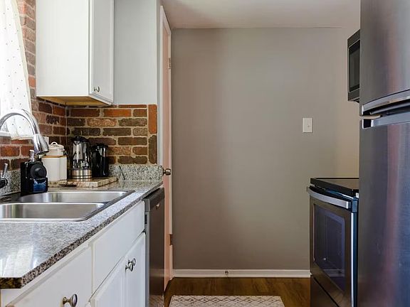 3rd image of 3417 Willowrun Dr APT C