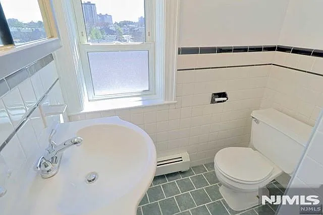 1014 Ponsi St — Photo 4