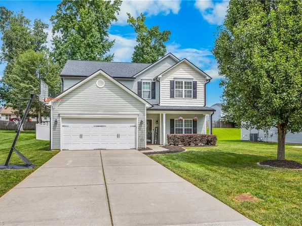 823 Leach Ave, Thomasville, NC 27360