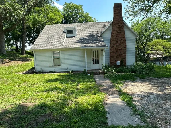 709 6th St, Peru, NE 68421