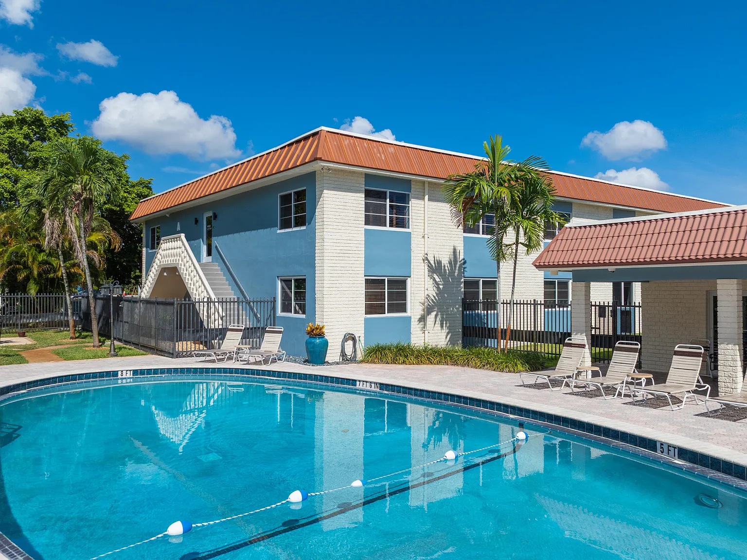 2 bed, 2.0 bath, 1180 sqft, $2,200 — Photo 2
