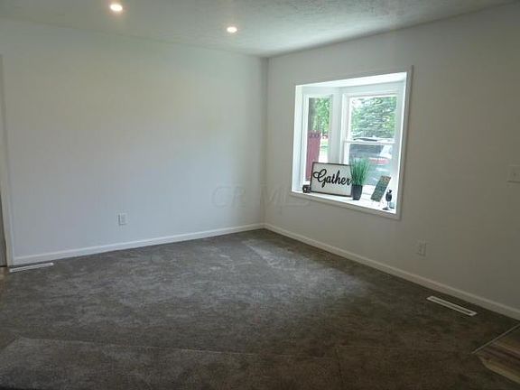 4th image of 900 Belford Ave