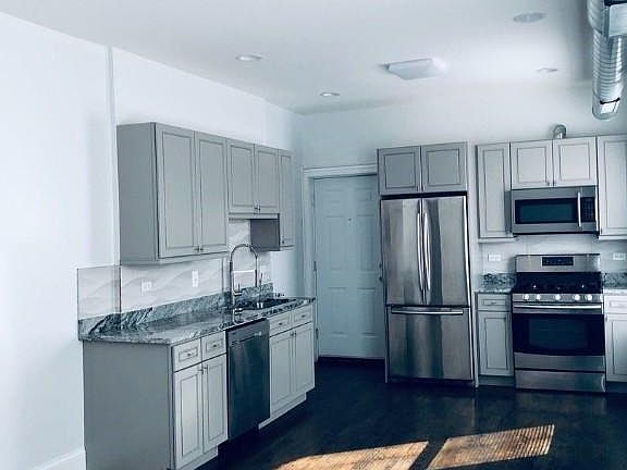 3rd image of 625 E Groveland Park #3/3