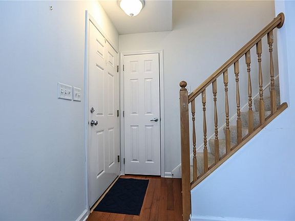 2nd image of 4186 Foxwood Dr