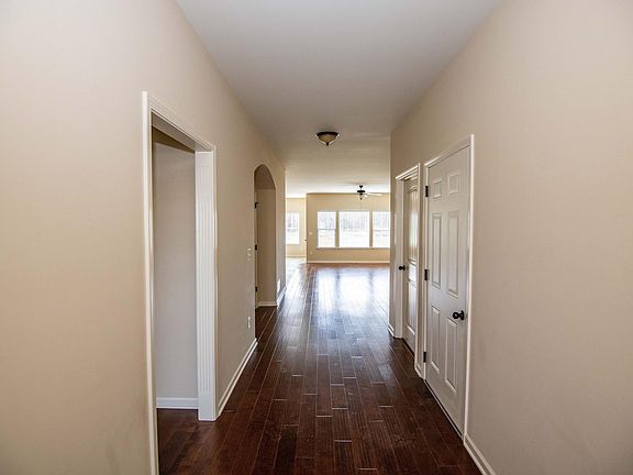 4th image of 166 Shirley Blvd