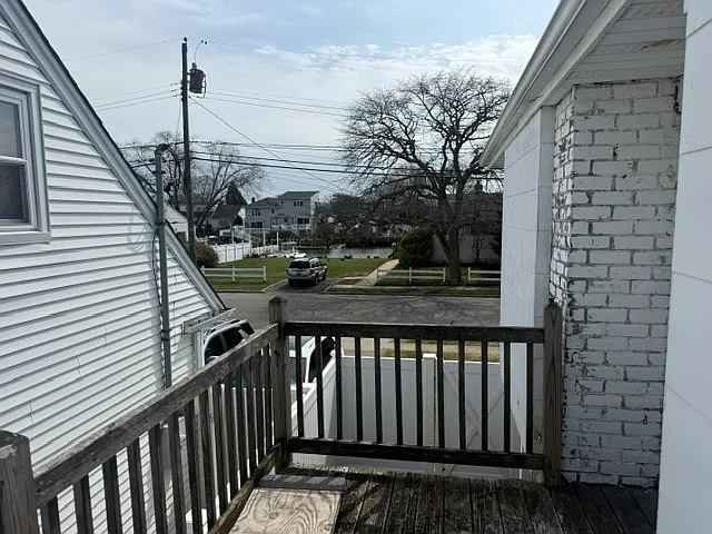 Hampton Ave — Photo 9