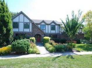 616 Thornapple Dr, Naperville, IL 60540